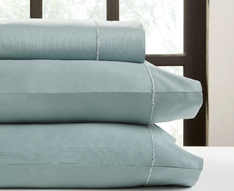 Aneicia 1500 Thread Count Egyptian-Quality Cotton Sateen Sheet Set in Ocean Blue